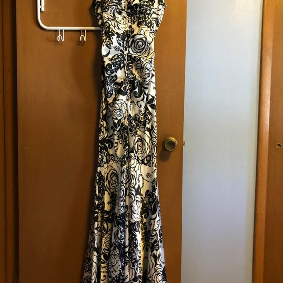 PROM DRESS - Picture 2 of 5